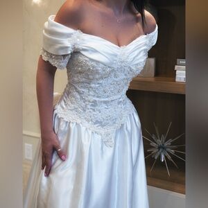 Elegant Off-Shoulder White Wedding Dress
